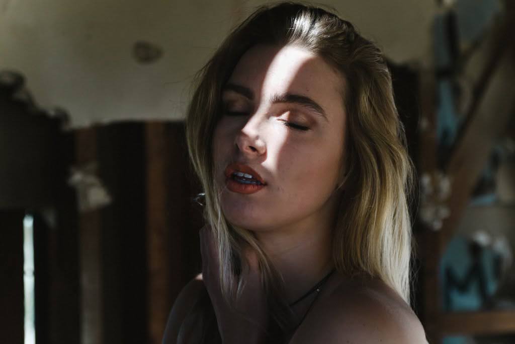 boudoir photography capture her essence