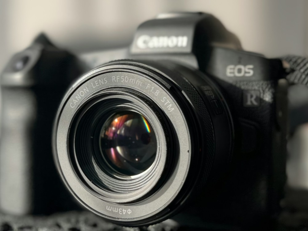 Canon EOS R